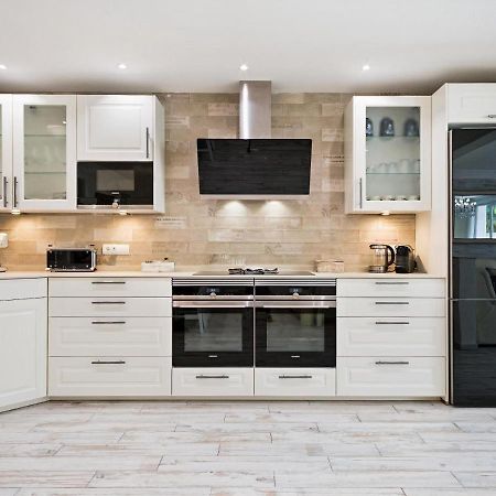 Sitges Spaces Mediterranean Apartments 4 Bedroom, 4 Bathroom, Huge Terrace, Jacuzzi- Sleeps 9 Esterno foto