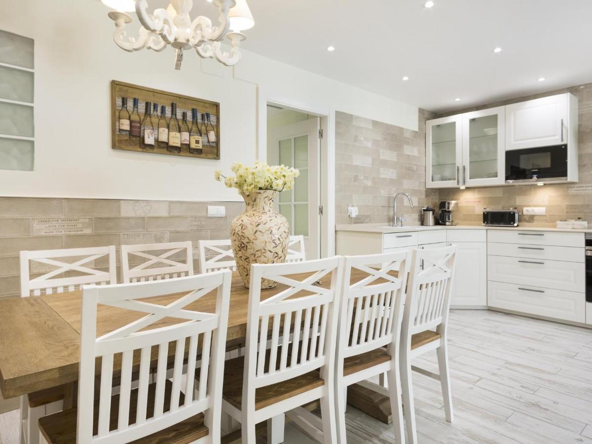 Sitges Spaces Mediterranean Apartments 4 Bedroom, 4 Bathroom, Huge Terrace, Jacuzzi- Sleeps 9 Esterno foto