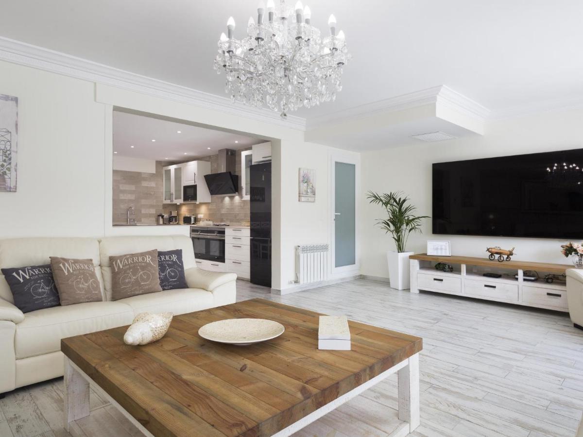 Sitges Spaces Mediterranean Apartments 4 Bedroom, 4 Bathroom, Huge Terrace, Jacuzzi- Sleeps 9 Esterno foto