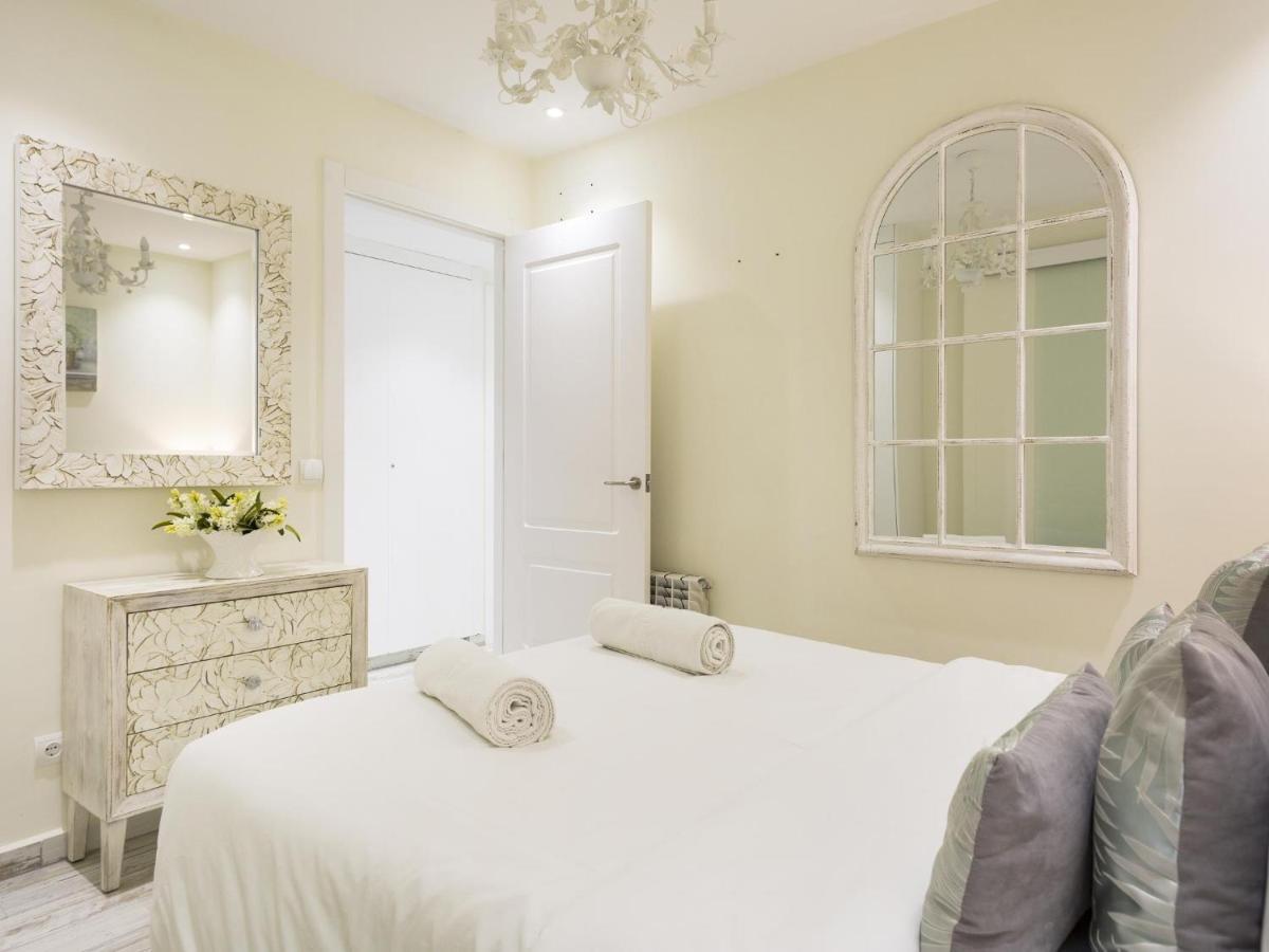 Sitges Spaces Mediterranean Apartments 4 Bedroom, 4 Bathroom, Huge Terrace, Jacuzzi- Sleeps 9 Esterno foto