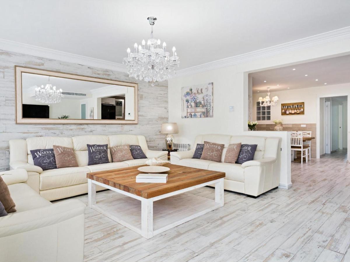 Sitges Spaces Mediterranean Apartments 4 Bedroom, 4 Bathroom, Huge Terrace, Jacuzzi- Sleeps 9 Esterno foto