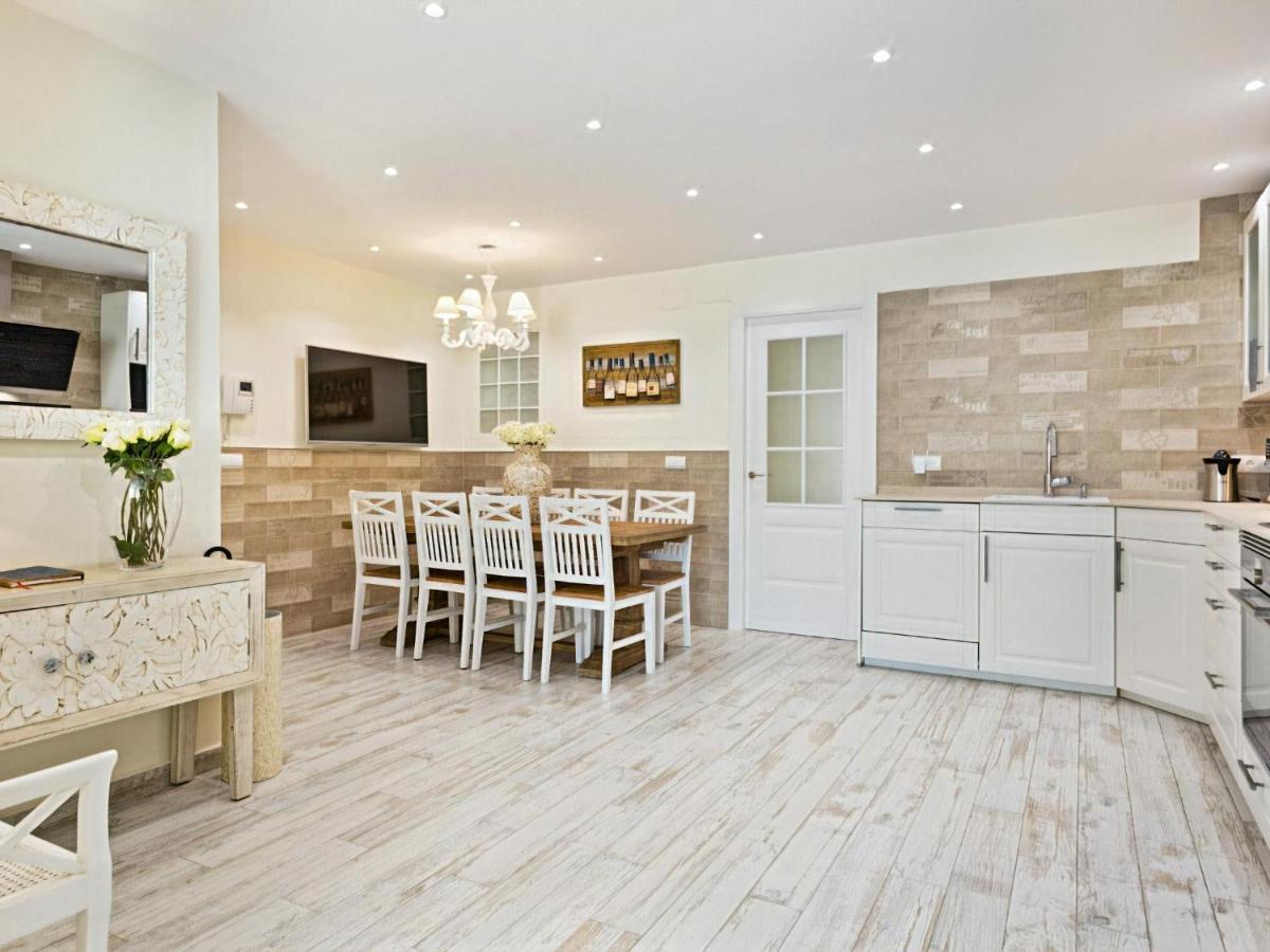 Sitges Spaces Mediterranean Apartments 4 Bedroom, 4 Bathroom, Huge Terrace, Jacuzzi- Sleeps 9 Esterno foto